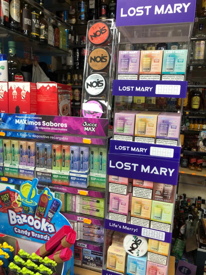 Expositor compacto de nicotina NOIS en mini market