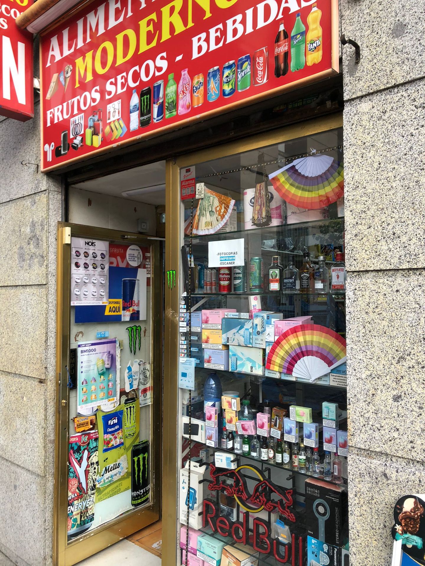 Vapers Lost Mary disponibles para clientes en tienda de alimentación